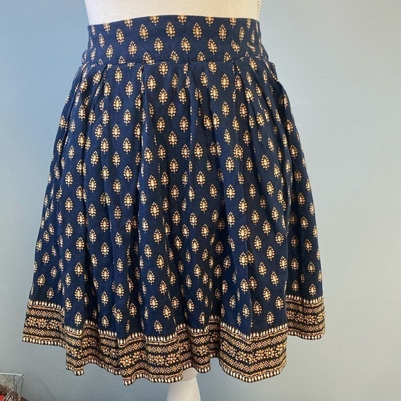 Gap Dresses & Skirts - Gap elastic back skirt Cotton blend